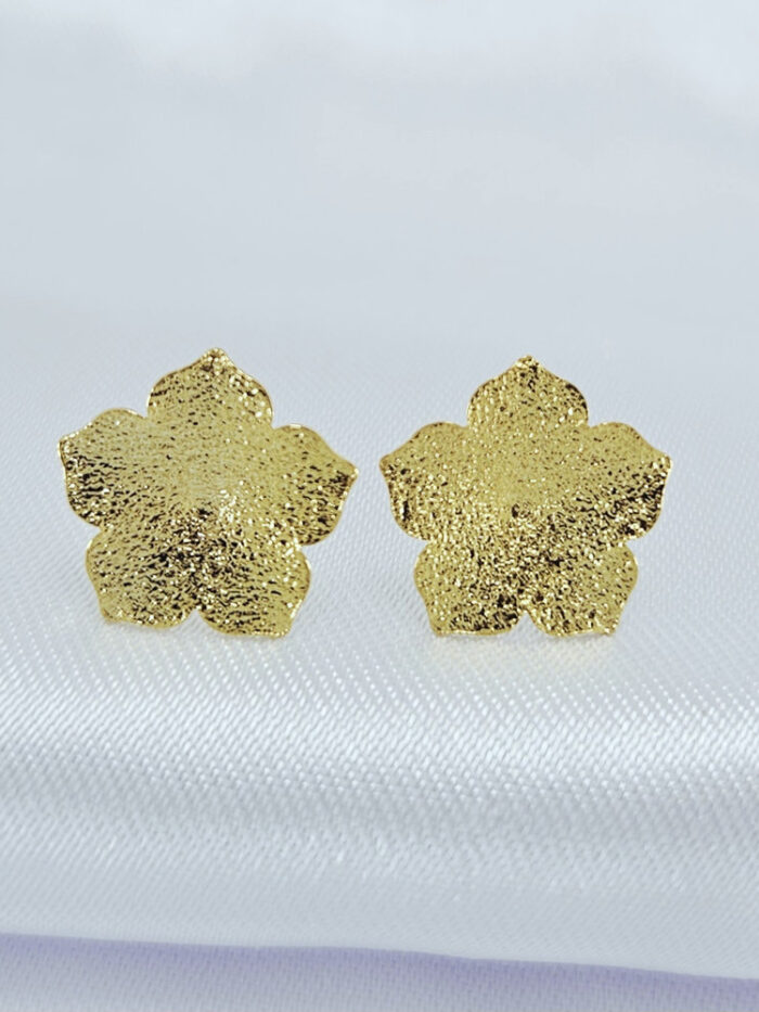 Brinco flor detalhada