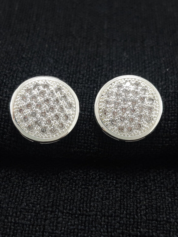 Brinco círculo cravejado borda vazada