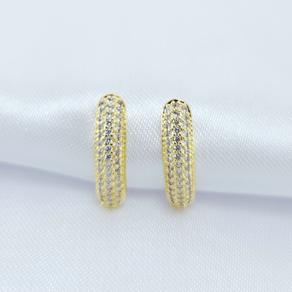 Brinco curvado cravejado