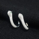 Brinco cobra olho verde base cravejada