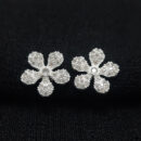 Brinco flor cravejada