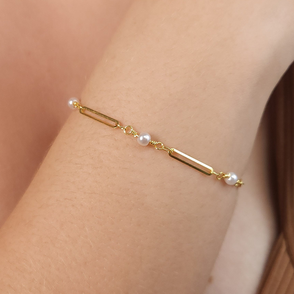 Pulseira elo inglês com pérolas