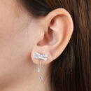 Brinco laço fio veneziana detalhe pedra cristal