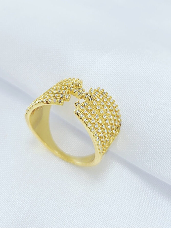 Anel fios cravejado irregular