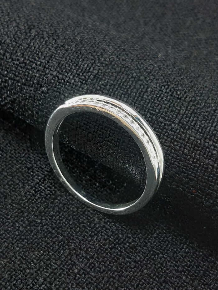 Anel dois fios detalhe cravejado