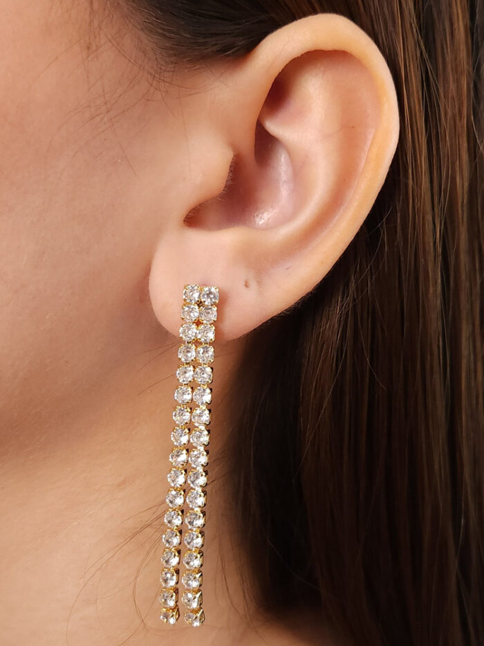 Brinco fios cravejado cristal