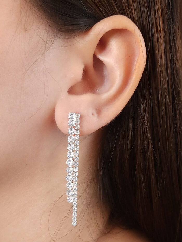 Brinco fio duplo cravejado