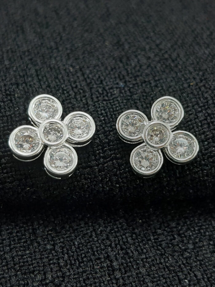 Brinco cinco pontos de luz