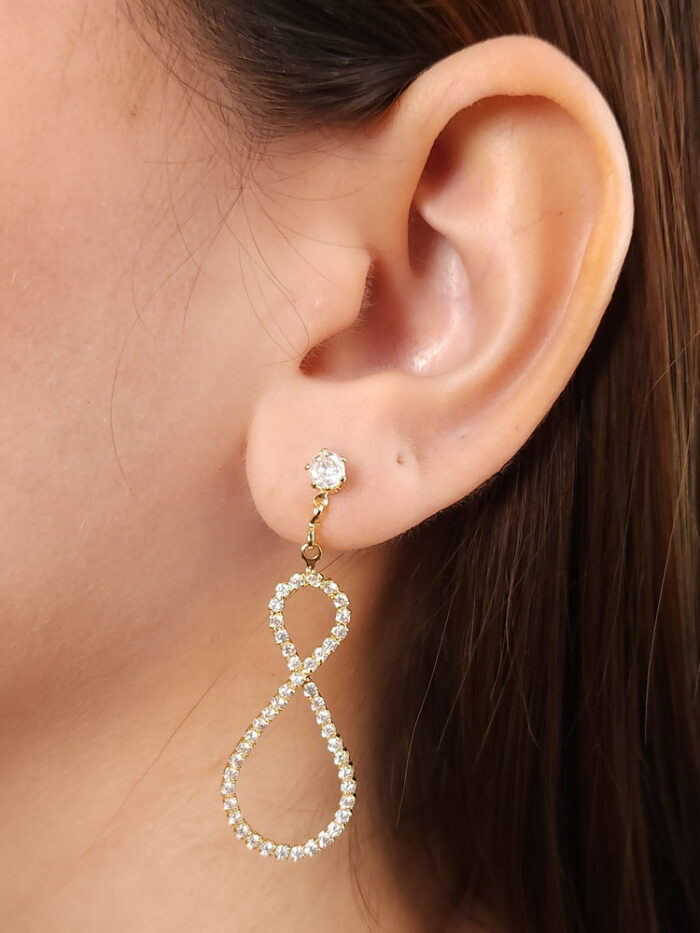 Brinco ponto de luz pêndulo fio curvado cravejado