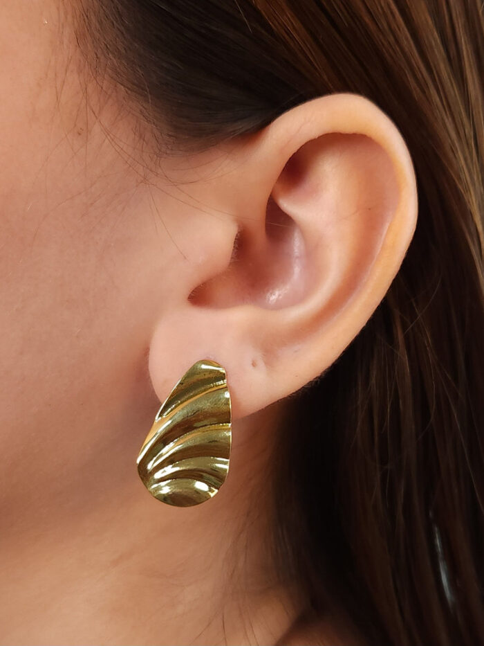 Brinco formato oval detalhado