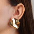 Brinco circulo chapeado detalhe amassado