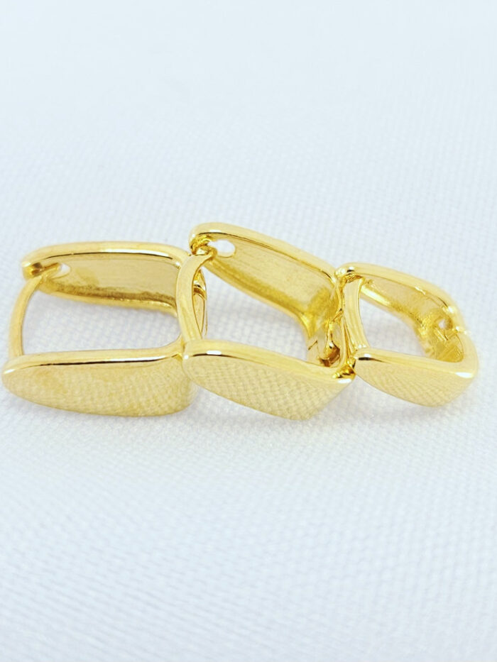 Brinco argola quadrado boleado fechado