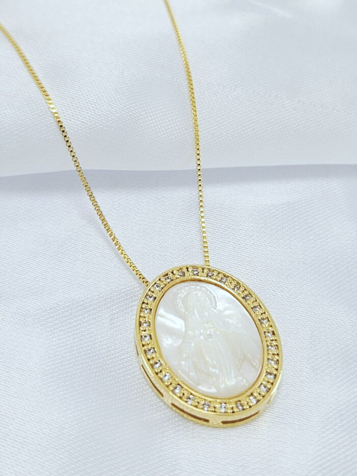 Gargantilha Nossa Senhora das Graças borda cravejada