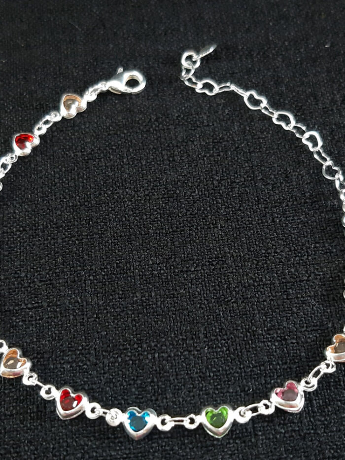 Pulseira corações coloridos com elos vazados