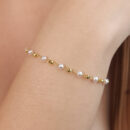Pulseira pérola detalhe bola dourada