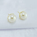 Brinco pérola borda detalhada