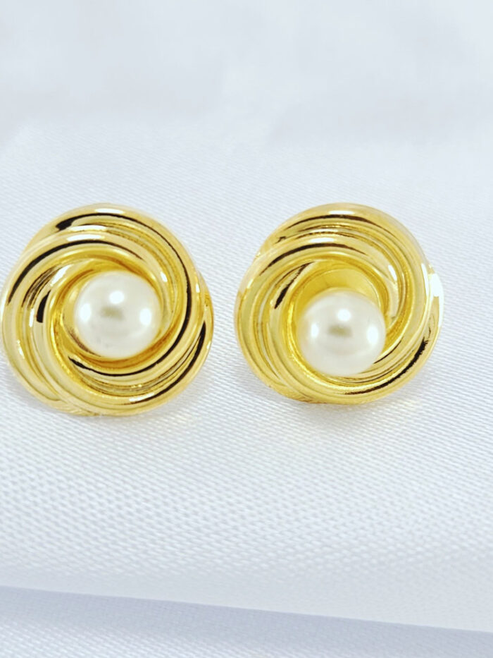 Brinco espiral com pérola