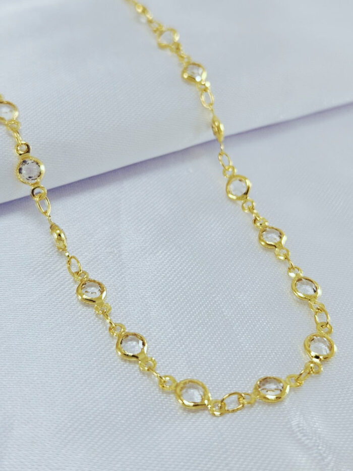 Gargantilha choker com pedras