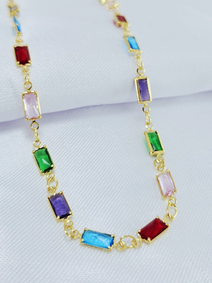 Gargantilha chocker pedras baquete borda dourada