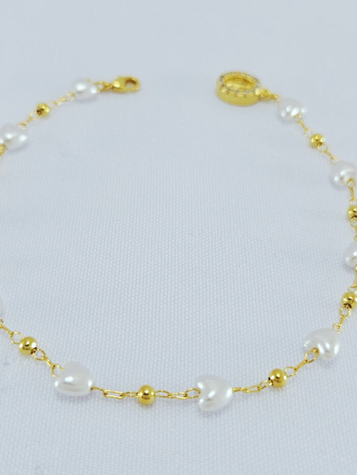 Pulseira pérola coração com bola dourada e medalha N.S das Graças