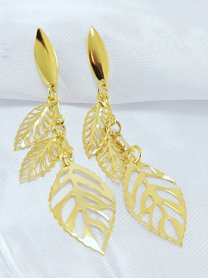 Brinco folhas vazadas
