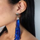 Brinco base detalhada com fios lantejoula