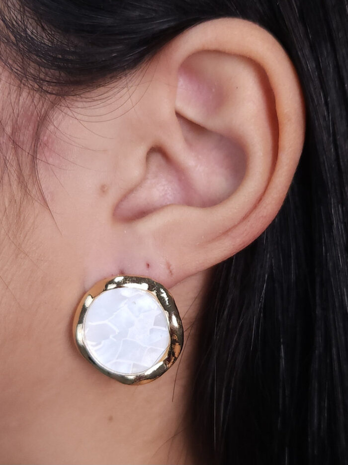 Brinco marmorizado com borda lisa