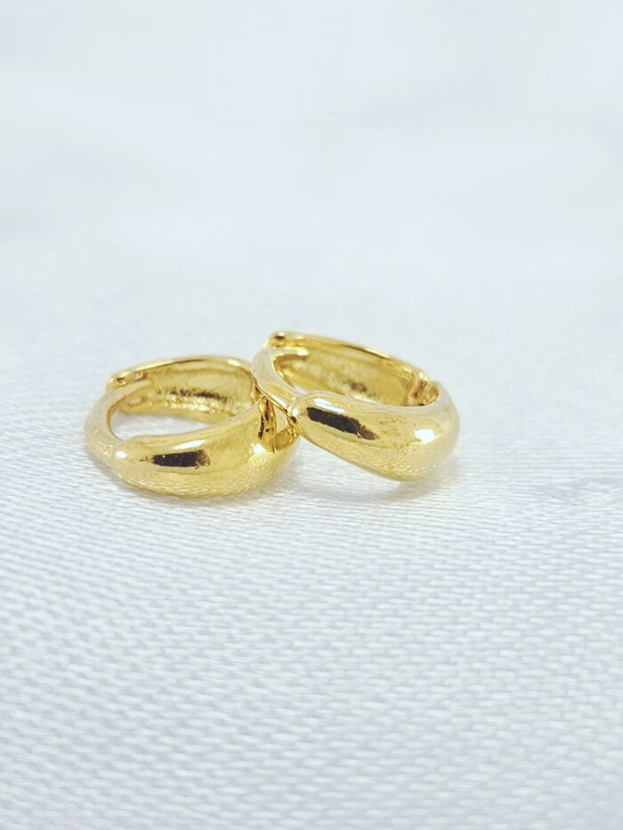 Brinco argolinha dourada
