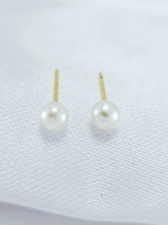 Brinco bolinha modelo pérola