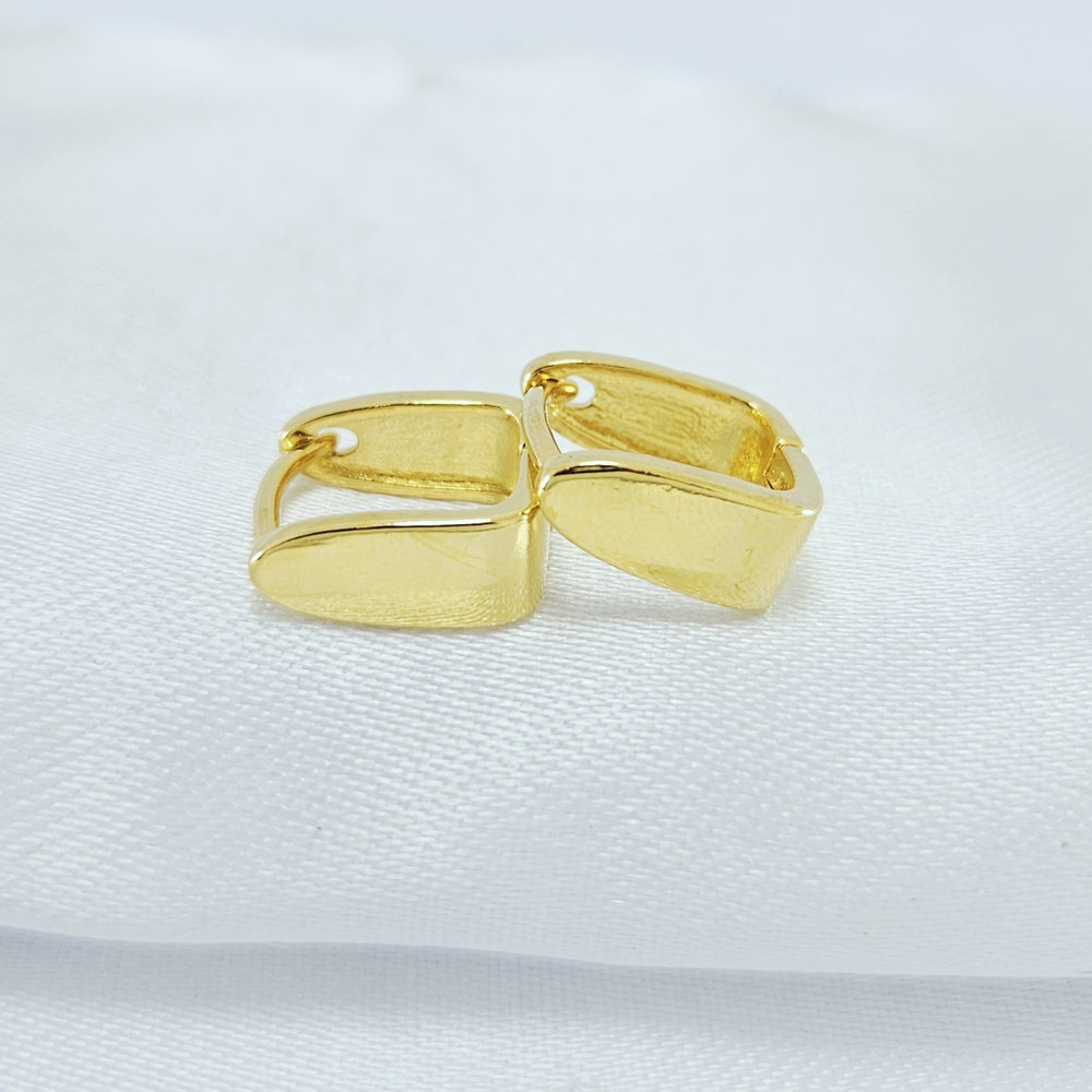 Brinco argolinha modelo quadrado