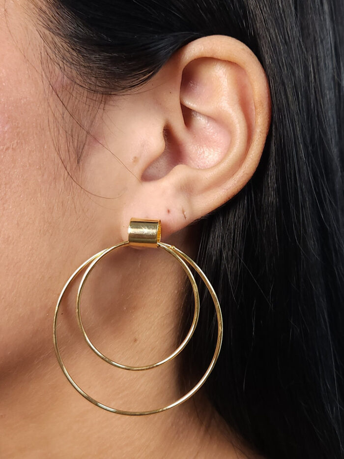Brinco circulos duplos liso