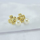 Brinco trevo pedra cristal com pérola