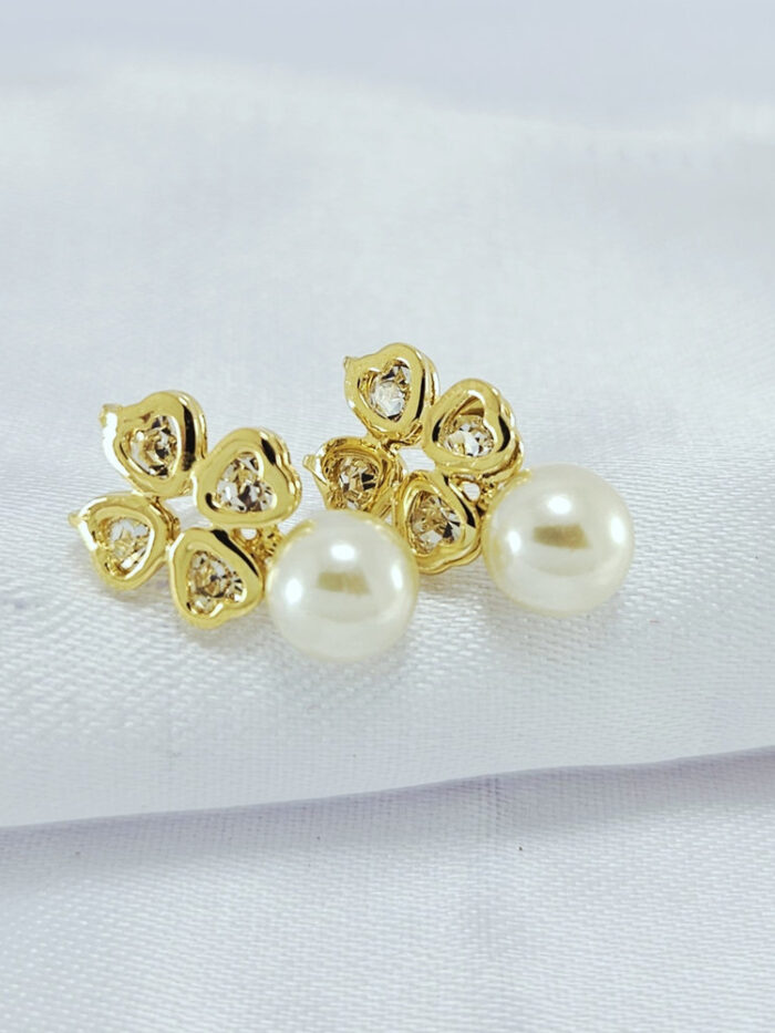 Brinco trevo pedra cristal com pérola