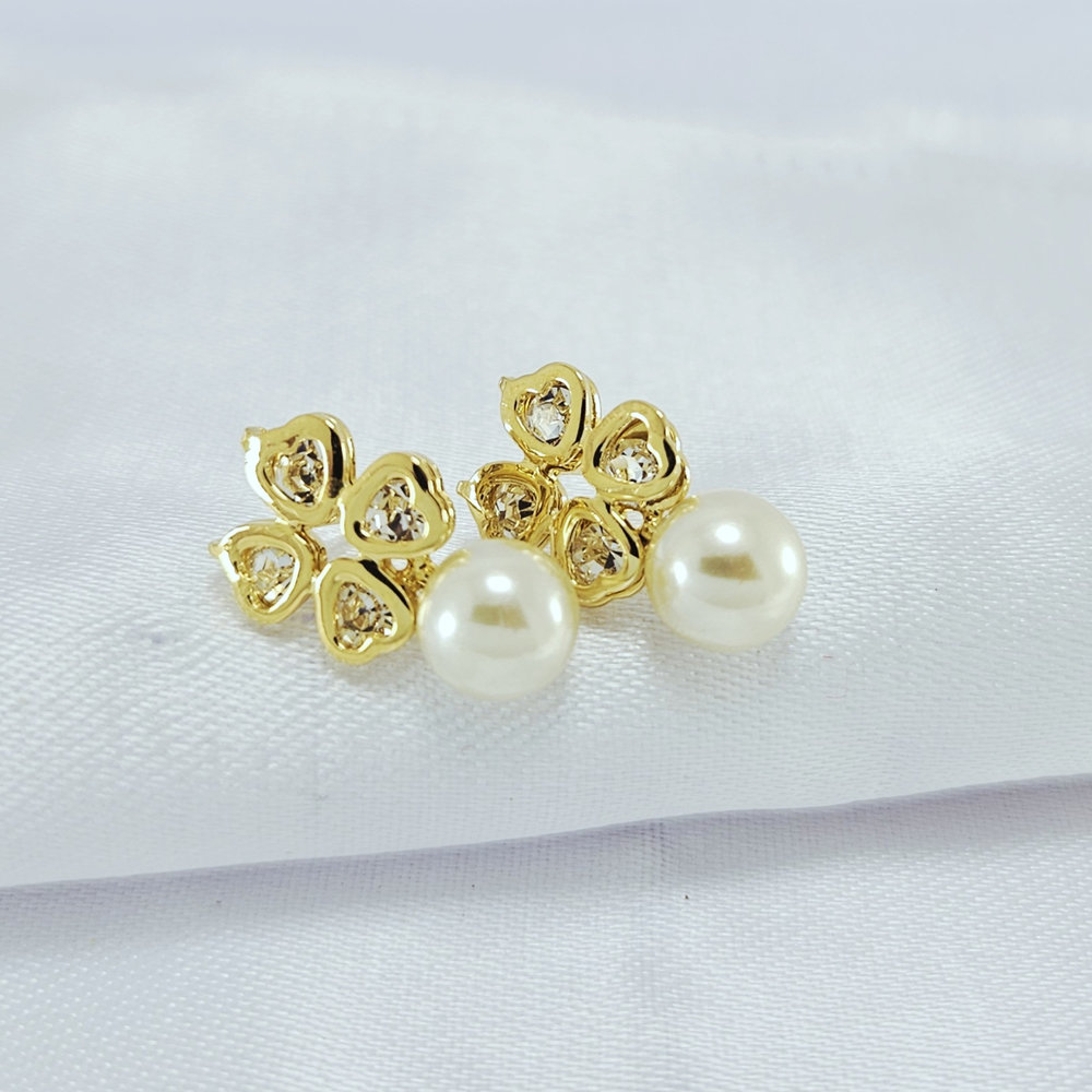 Brinco trevo pedra cristal com pérola