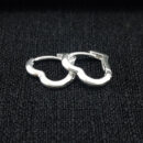 Brinco argolinha formato coração