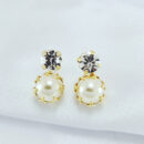 Brinco duplo com pérola e ponto de luz