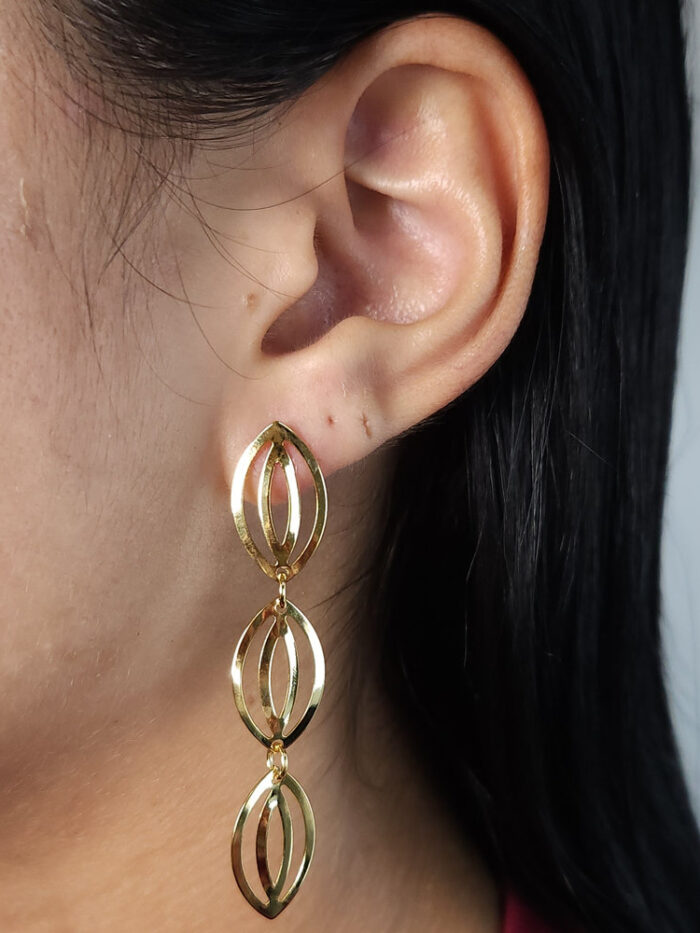 Brinco estilo oval vazado triplo