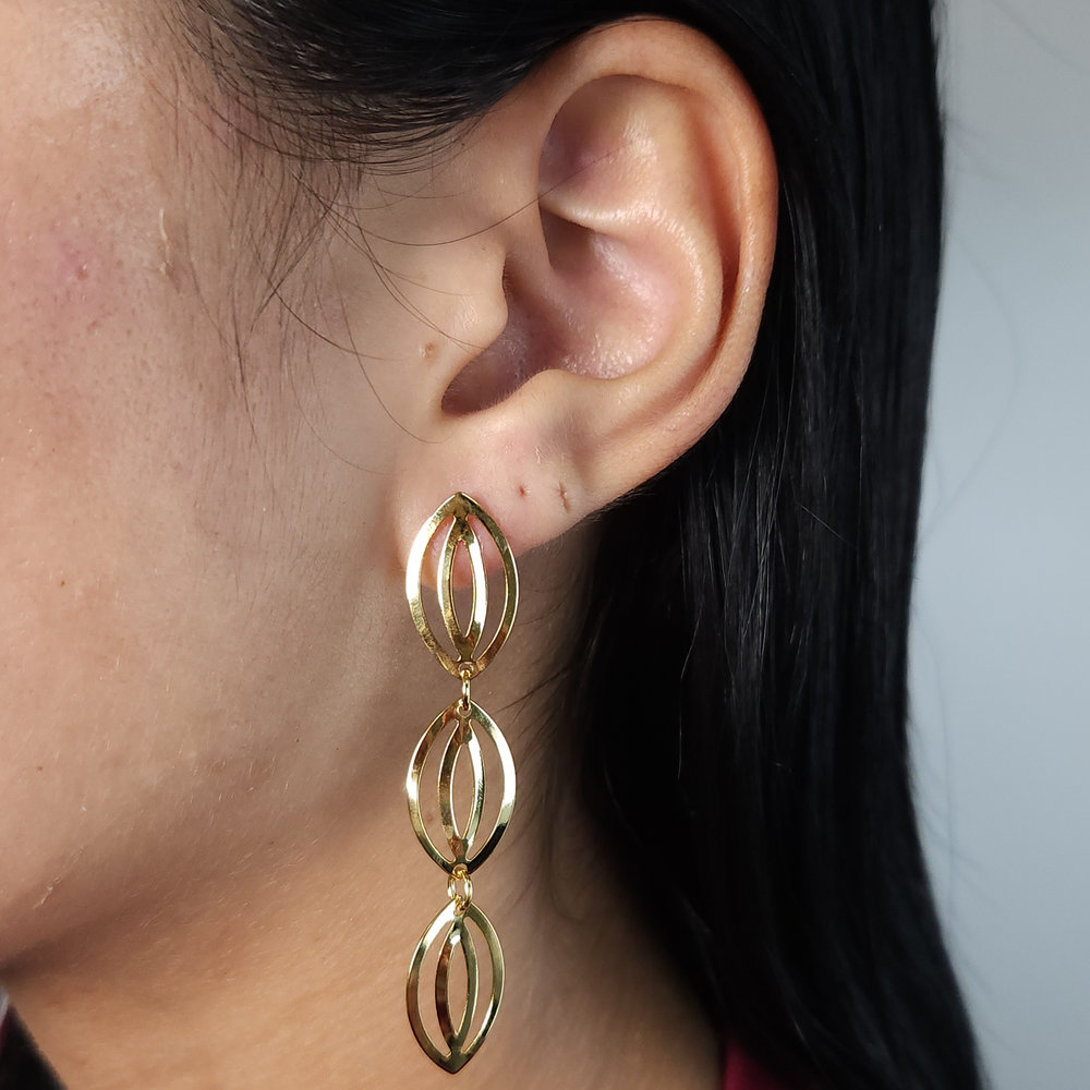 Brinco estilo oval vazado triplo