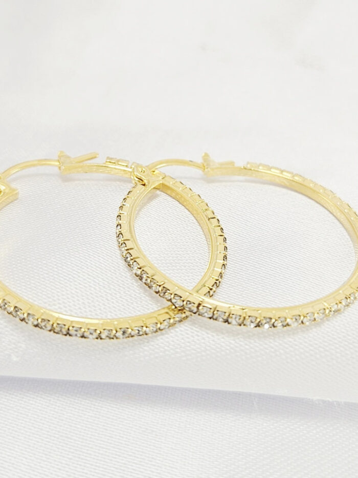 Argola fio cravejado dourado