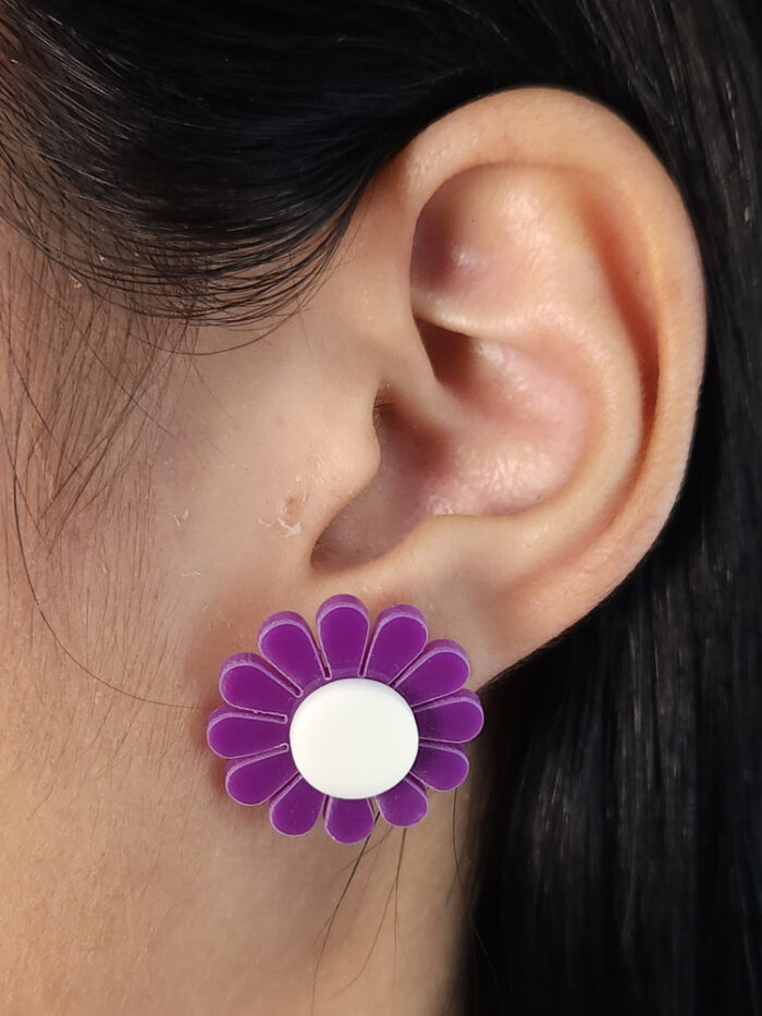 Brinco flor base lisa