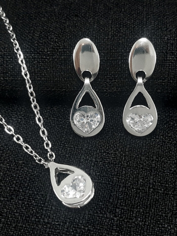 Conjunto base lisa com detalhe coração cristal