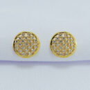 Brinco modelo redondo com fios cravejado e vazado