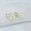 Brinco estrela com pérola