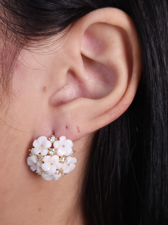 Brinco base flores com pontos de luz