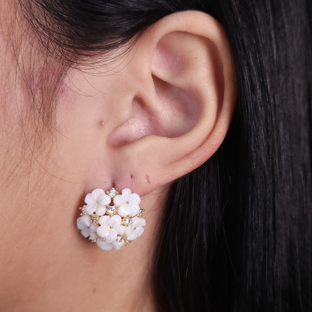 Brinco base flores com pontos de luz