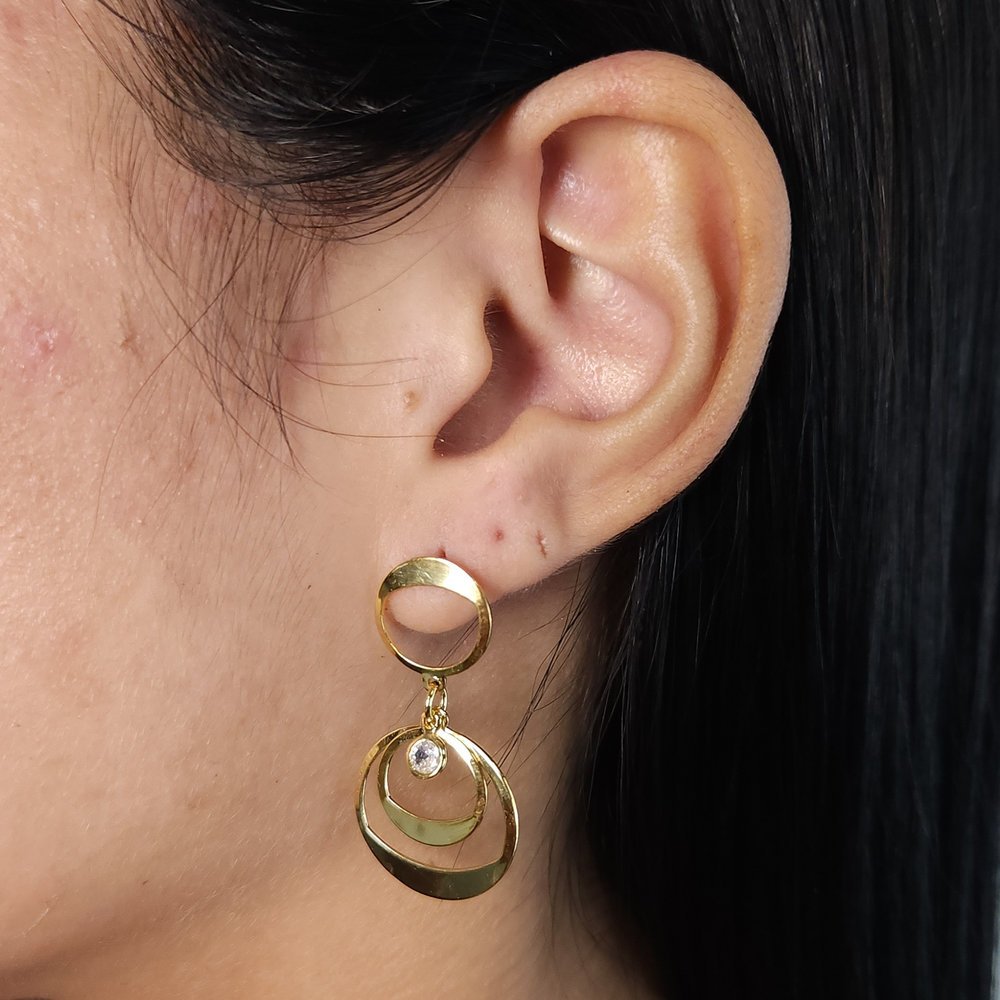 Brinco circulos vazados com pêndulo ponto de luz