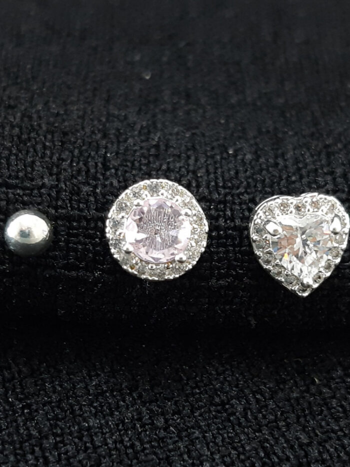 Trio de brincos bolinha lisa ponto de luz rosa e coração cristal