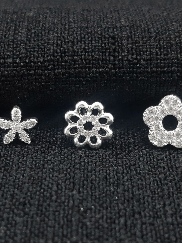 Trio de brinco flor cravejada e vazado