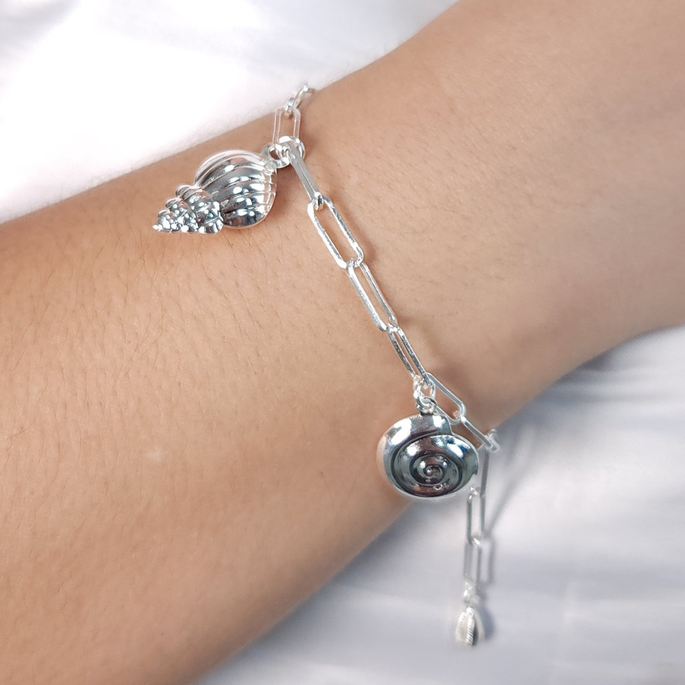 Pulseira elos cartier com pêndulos estrelo-do-mar e conchas