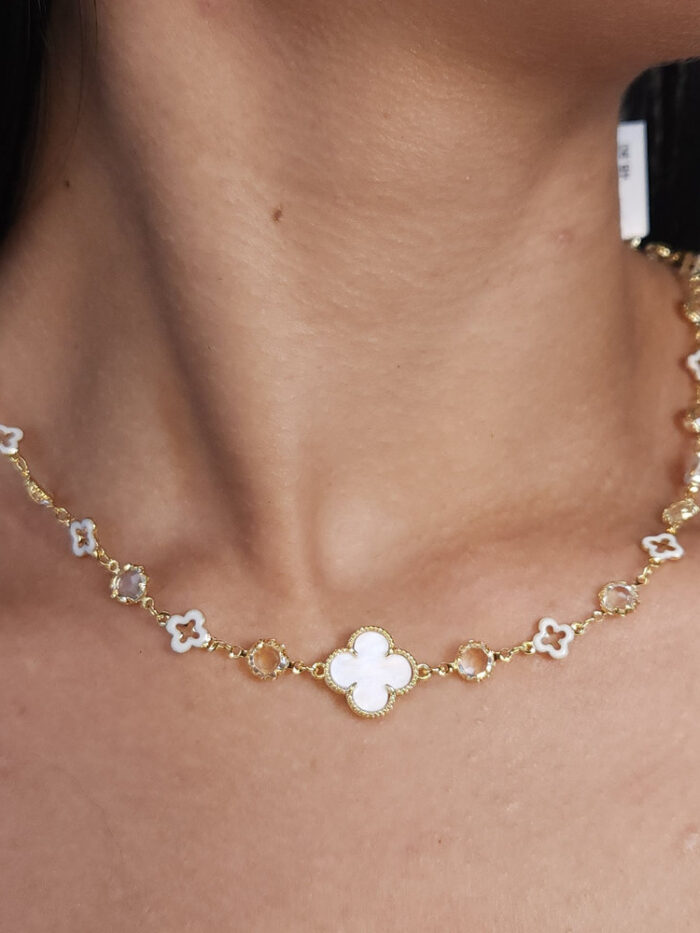 Gargantilha chocker com trevo e pontos de luz